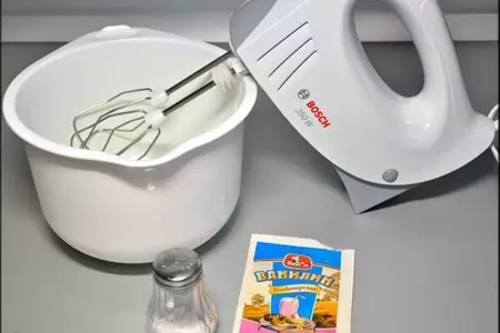 Пирожные с вишнёвой прослойкой, суфле и шоколадом "фламинго".: шаг 14