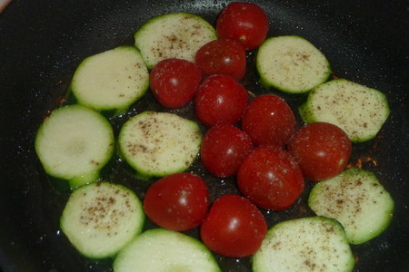 Сибас с чесночно-розмариновым ароматом, запеченный с овощами: шаг 7