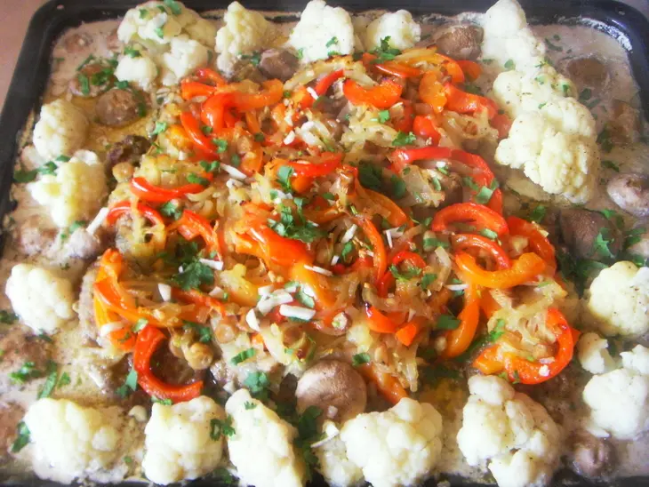 Печень,запечённая с овощами и грибами.: шаг 5