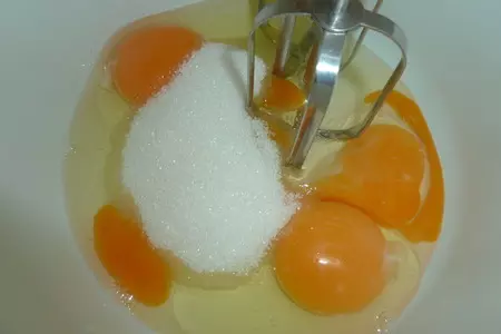 Домашний торт " шоко-груша" с консервированными грушами, шоколадом и орехами: шаг 11