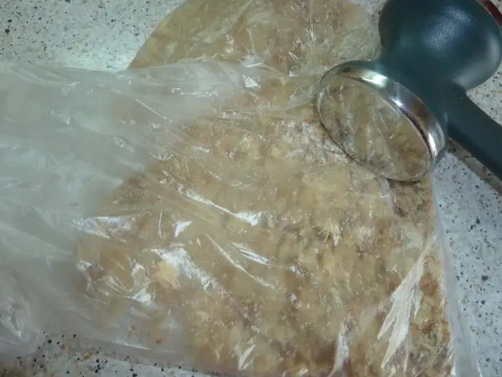 Домашний торт " шоко-груша" с консервированными грушами, шоколадом и орехами: шаг 13