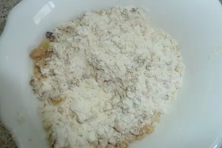 Домашний торт " шоко-груша" с консервированными грушами, шоколадом и орехами: шаг 14