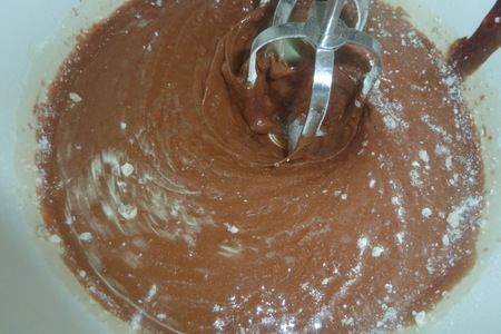 Домашний торт " шоко-груша" с консервированными грушами, шоколадом и орехами: шаг 15