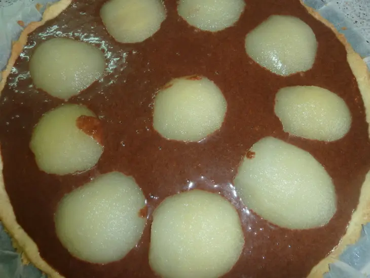 Домашний торт " шоко-груша" с консервированными грушами, шоколадом и орехами: шаг 17