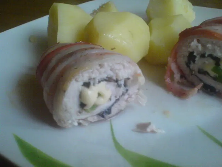 Куриный рулет с болгарским перцем, сыром и базиликом: шаг 6