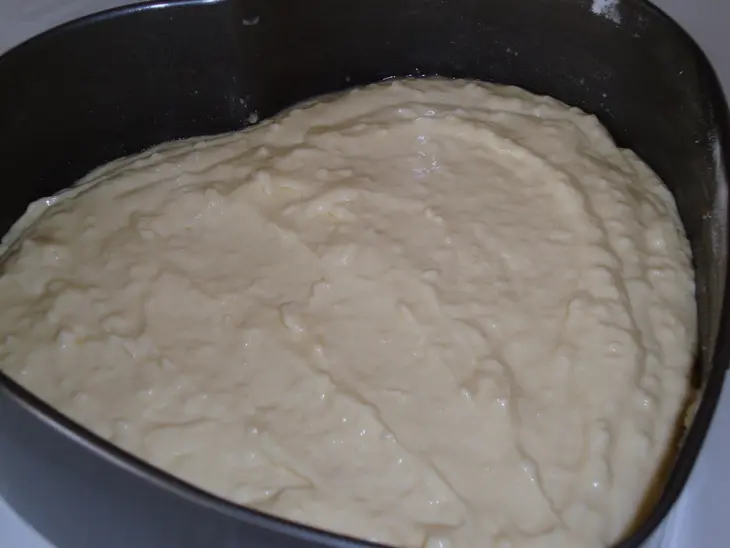 Пирог  с кокосовой стружкой и сливой: шаг 4