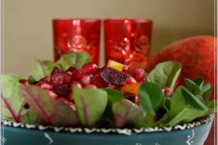 Яркий весенний салат с нутом,свёклой и зёрнами граната: шаг 3