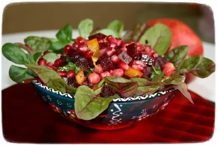 Яркий весенний салат с нутом,свёклой и зёрнами граната: шаг 5