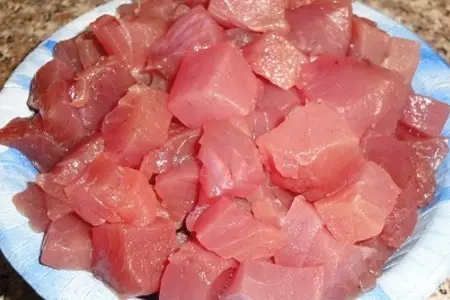 Свежий желто-пёрый тунец с макадамия орехами: шаг 6