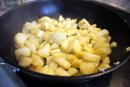 Теплый картофельный салат со свеклой и форелью горячего копчения: шаг 2