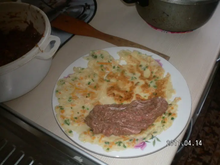Омлетный блинчик с мясом: шаг 5