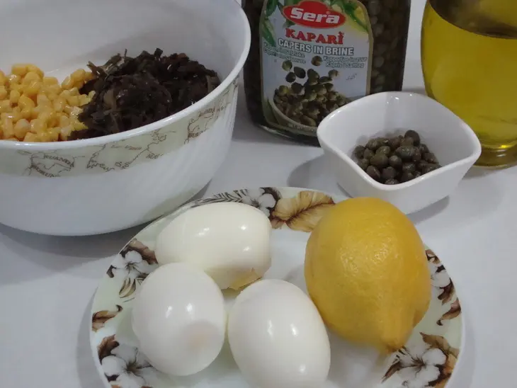 Салат из морской капусты с каперсами: шаг 1