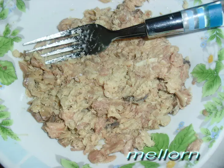 Закусочные кексы с рыбными консервами: шаг 1