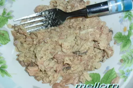 Закусочные кексы с рыбными консервами: шаг 1