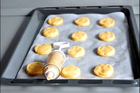 Заварные пирожные с ореховым кремом патисьер "ромашковое настроение".: шаг 4