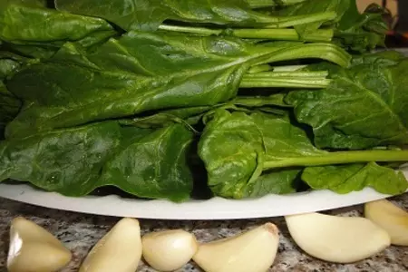 Нутовый суп с шпинатом и колбасками для гриля: шаг 2