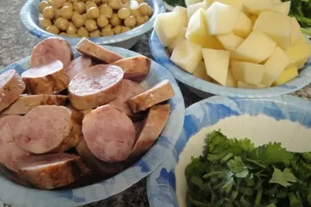 Нутовый суп с шпинатом и колбасками для гриля: шаг 3