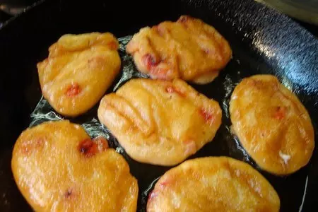 Постные яблочные оладушки / с клубникой: шаг 6