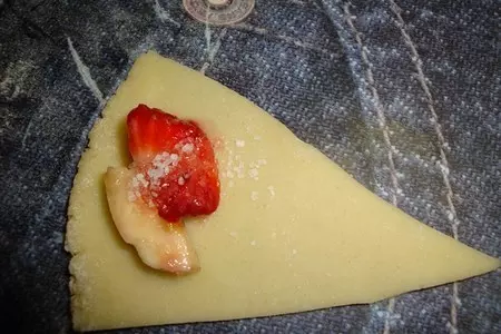 Постные рогалики на яблочном соке: шаг 3