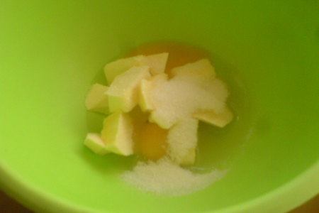 Яблочные маффины с начинкой из варёной сгущёнки: шаг 1