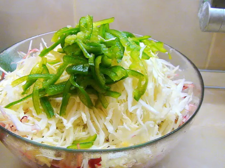 Быстро маринованная капуста со свеклой, морковкой и сладким перцем: шаг 2