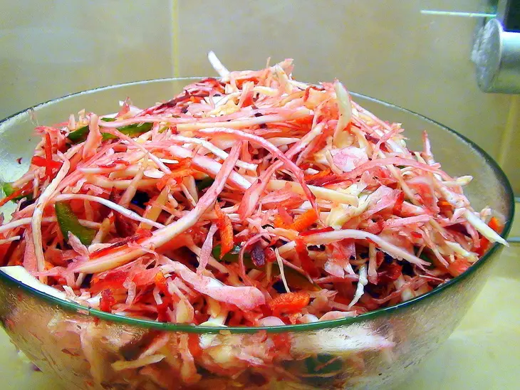 Быстро маринованная капуста со свеклой, морковкой и сладким перцем: шаг 3