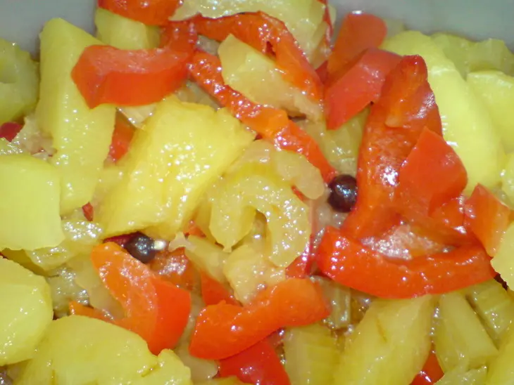Маринованный красный перец с яблоками и стеблями сельдерея: шаг 2