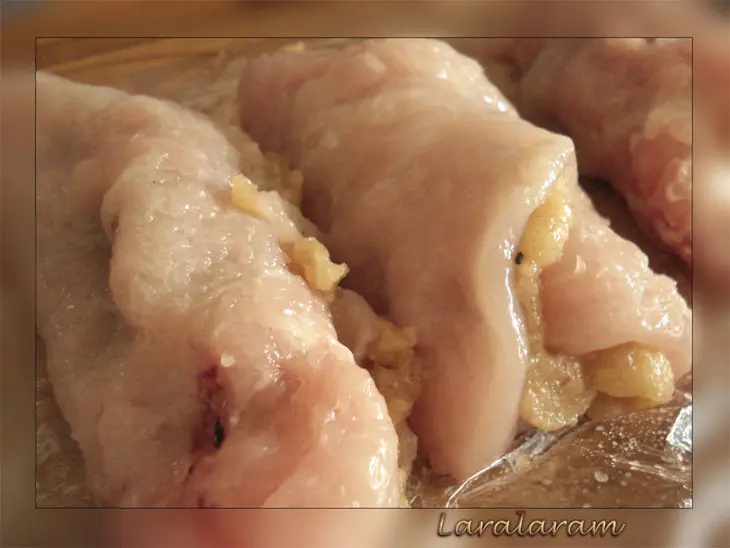 Куриные рулетики с начинкой из сухофруктов - "нектар и амброзия": шаг 7