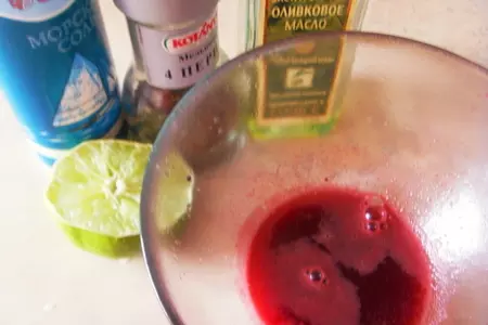 Салат  с гранатом, грушей и фундуком: шаг 4