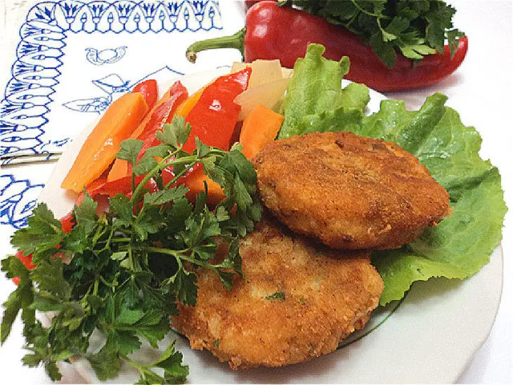 Рыбные котлеты с маринованными овощами.: шаг 4