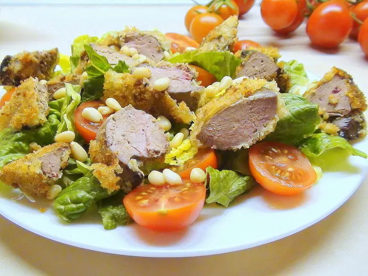 Тёплый салат с романо, куриной печенью в кляре и малиновым соусом. для венерочки и для вас: шаг 10