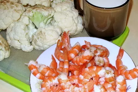 Креветки с кремом из цветной капусты и красной икрой: шаг 1
