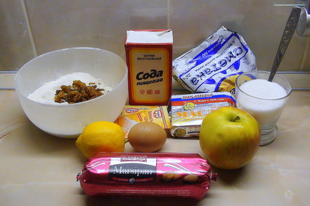 До невозможности вкусные пирожные с марципаном, изюмом и яблоками!: шаг 1
