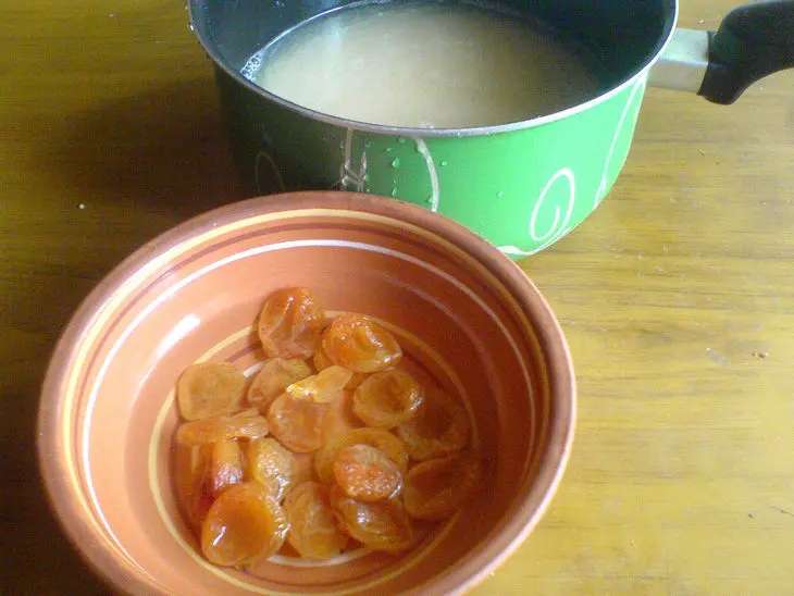 Каша пшенная с курагой и яблоками (дуэль): шаг 1