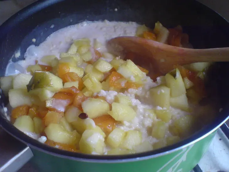 Каша пшенная с курагой и яблоками (дуэль): шаг 5