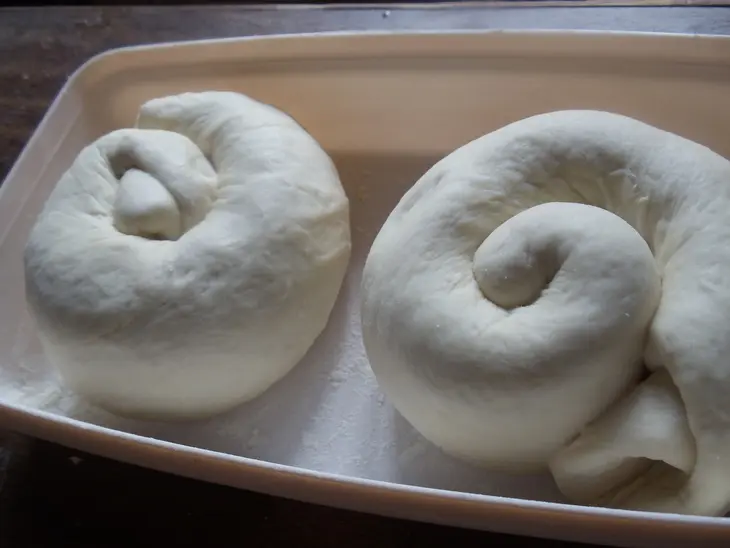 Пасхальный венок с орехами и сухофруктами: шаг 3