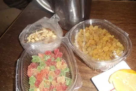 Пасхальный венок с орехами и сухофруктами: шаг 5