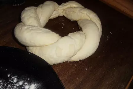 Пасхальный венок с орехами и сухофруктами: шаг 8