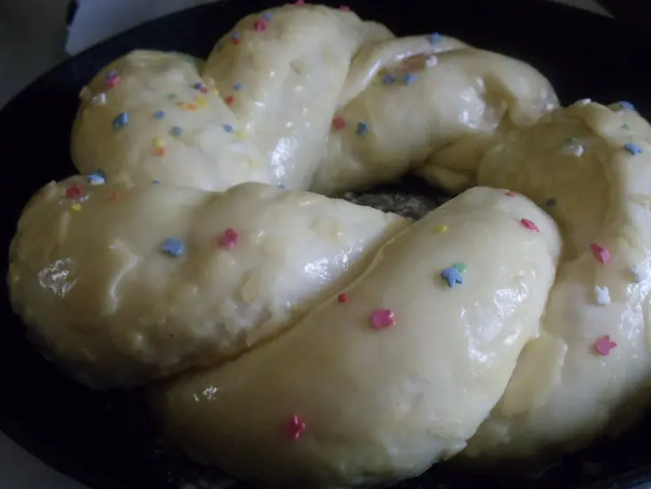 Пасхальный венок с орехами и сухофруктами: шаг 9