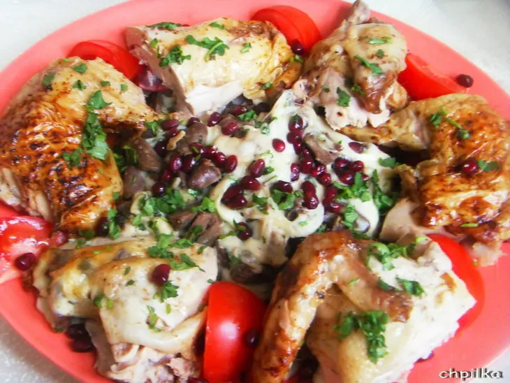 Курица фаршированная сулугуни,гранатом и куриными сердечками: шаг 5