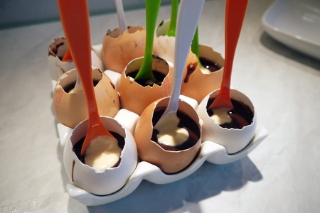 Яйца шоколадные „подарочные“ (шоколад на ложечке для приготовления горячего шоколада): шаг 5