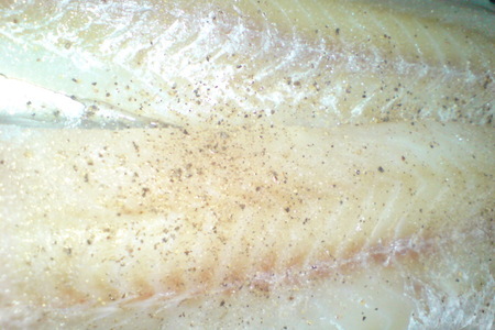 Филе морской рыбы под пряной картофельной "чешуей": шаг 1
