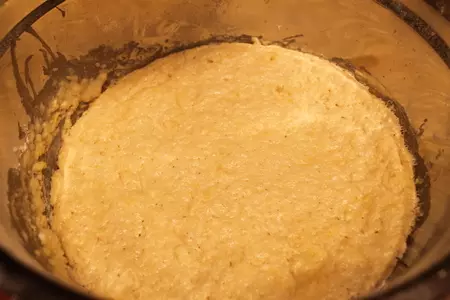 Пасхальные куличи с орехами, изюмом, имбирем и шафраном.: шаг 1