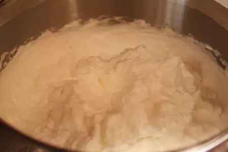Пасхальные куличи с орехами, изюмом, имбирем и шафраном.: шаг 2