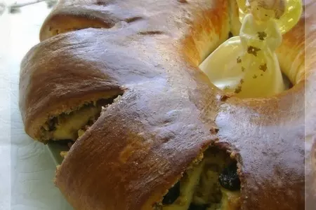 Рецепт-поздравление  "венок с изюмом и грецкими орехами": шаг 10