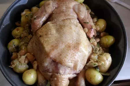 Курица с начинкой и молодым картофелем.: шаг 5