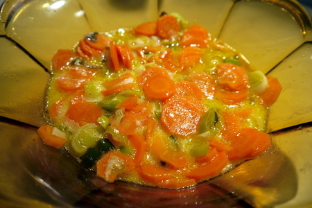 Теплый морковный салат с пикантным ананасом: шаг 4