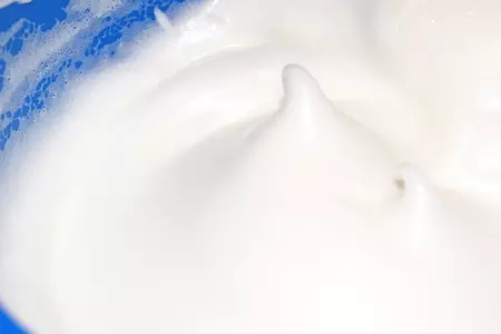 Японский  хлопковый бисквит+заварной клубничный крем: шаг 5