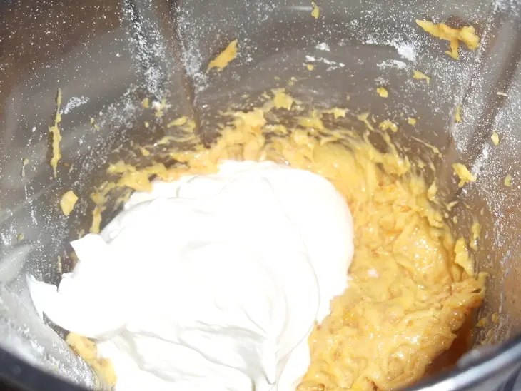 Нежные лимонные пирожные с кремом из кураги: шаг 4