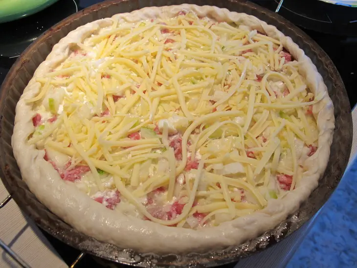 Открытый пирог с мясным фаршем.: шаг 1